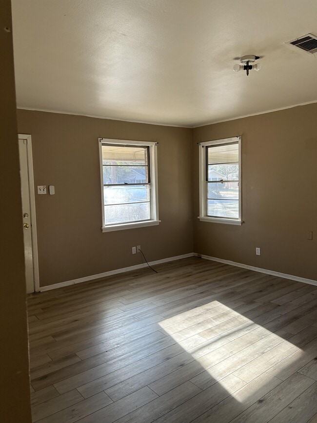 Building Photo - 2707 Fort Miro Ave
