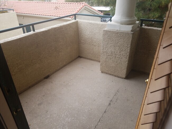 Building Photo - COZY 2 BED 2 BATH CONDO IN HENDERSON!