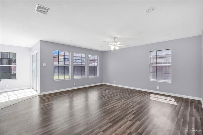Building Photo - 4113 Periwinkle Ave