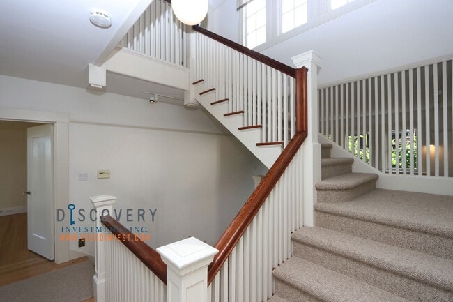 Building Photo - Traditional Six Bedroom Home with Exceptional SF Bay Views with In Law Unit