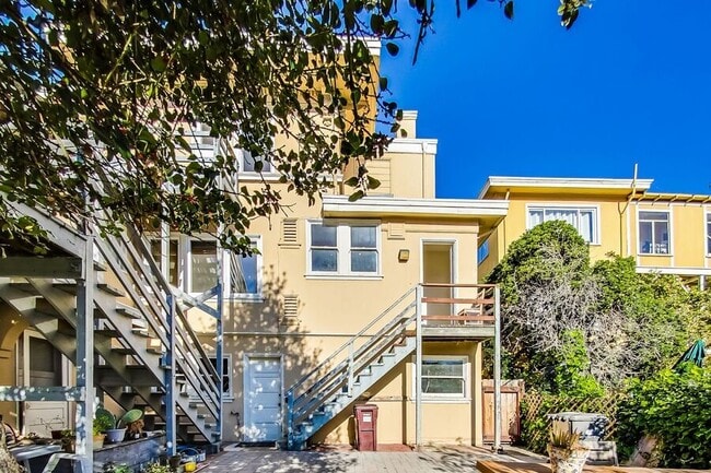 Building Photo - 508 Valle Vista Ave