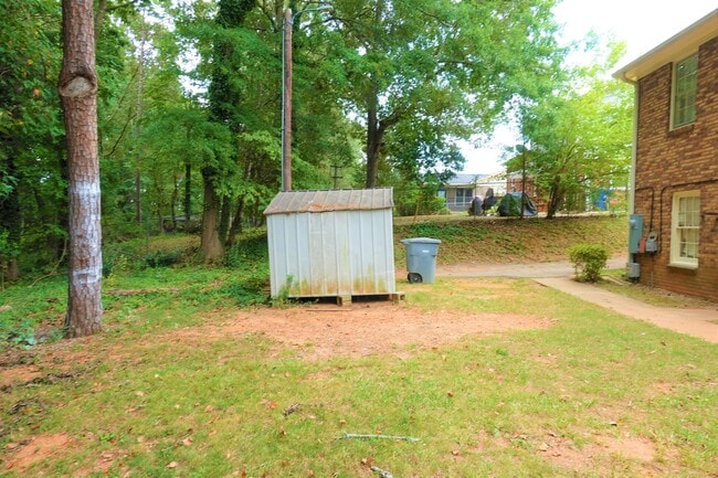 Building Photo - 325 Willow Oaks Dr