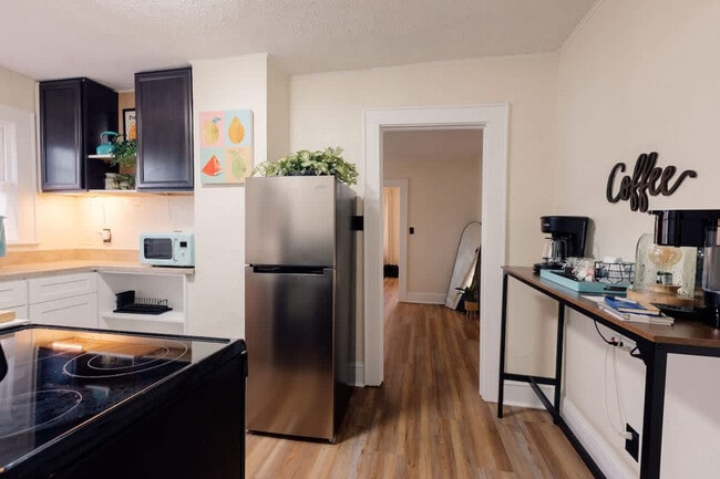 Building Photo - 217 Highland Ave