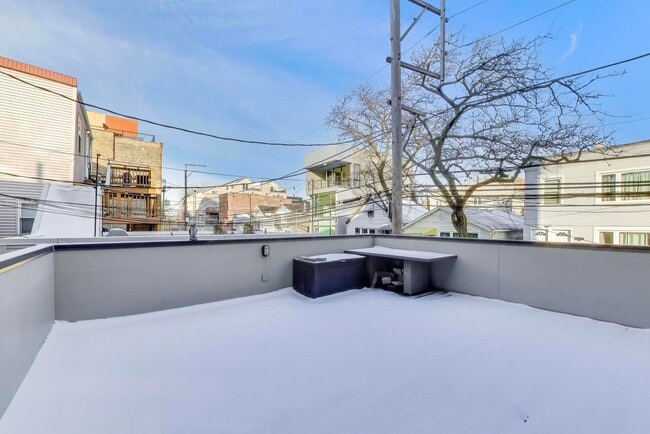 Building Photo - 1632 W Ohio St