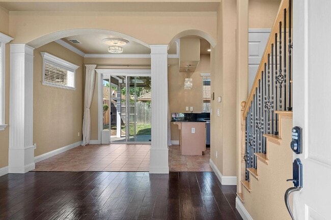 Building Photo - 8204 Ashcrest Ln