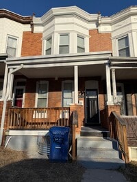 Building Photo - 427 S Augusta Ave
