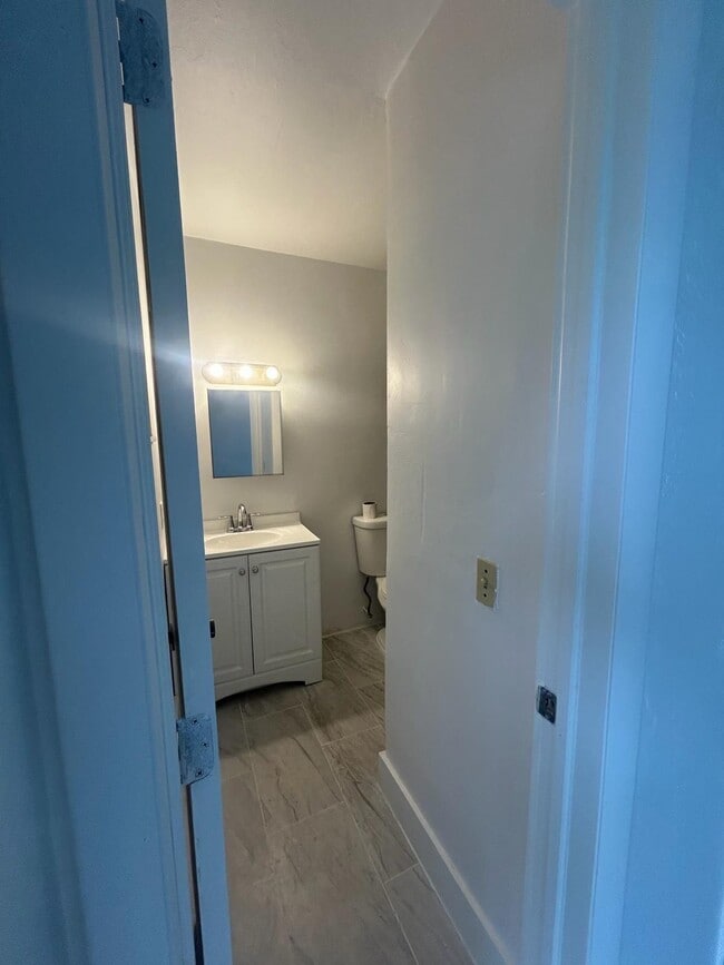 Building Photo - 5930 Pierce St