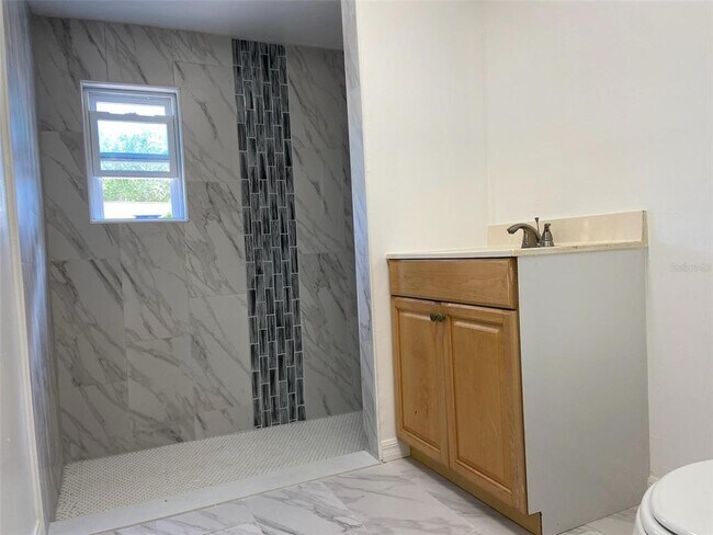 Building Photo - 3600 Beacon Square Dr