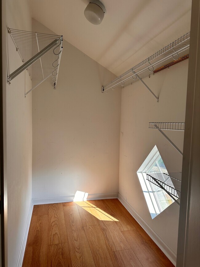 Building Photo - 16 Westfield Pl