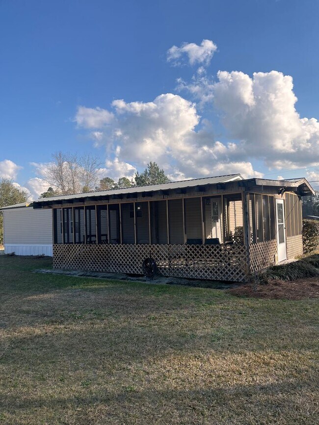 Building Photo - Mobile home in country setting