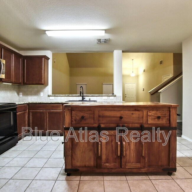 Building Photo - 1340 Levi Ln