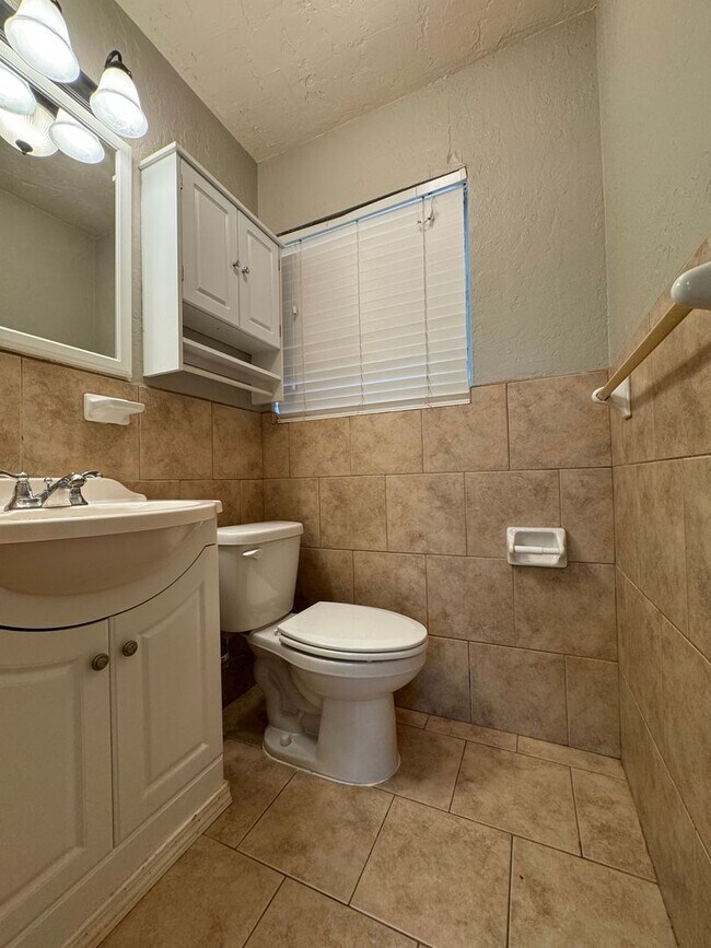 Building Photo - 1410 NW 50th St