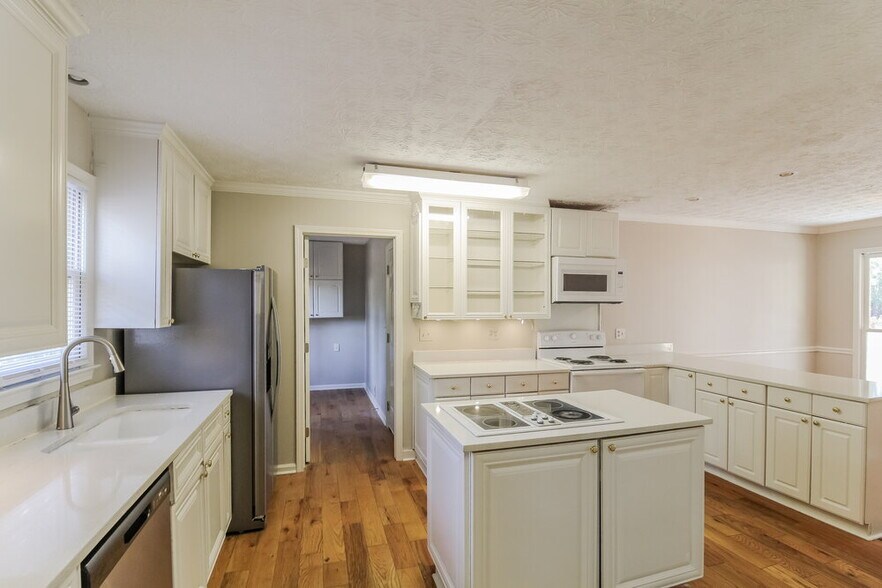 Building Photo - 2671 Ashley Cir