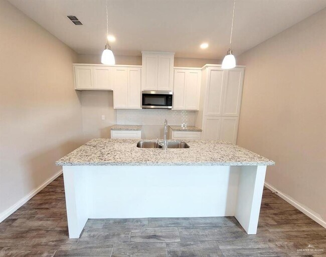 Building Photo - 5704 Sandpiper Ave