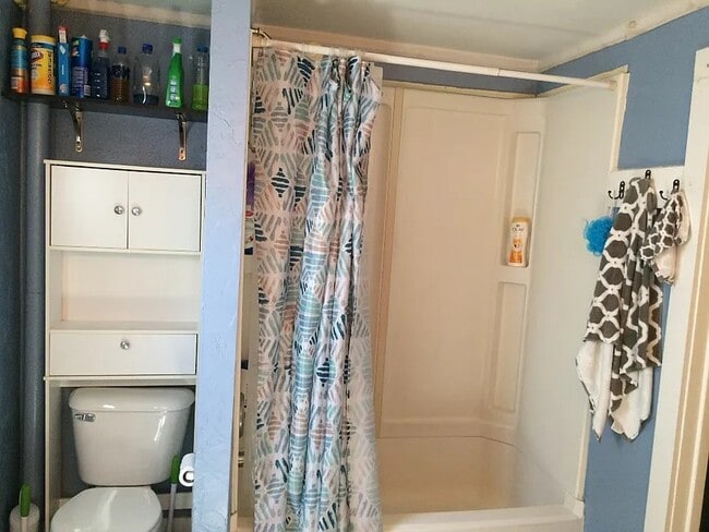 Building Photo - 122 9th St