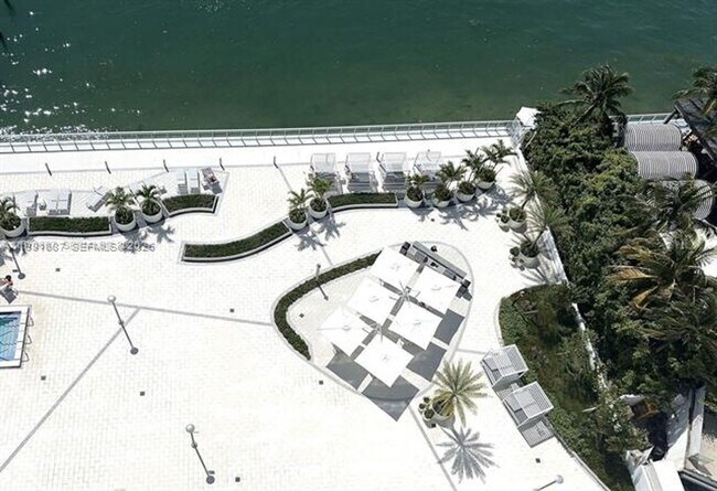 Building Photo - 1000 West Ave