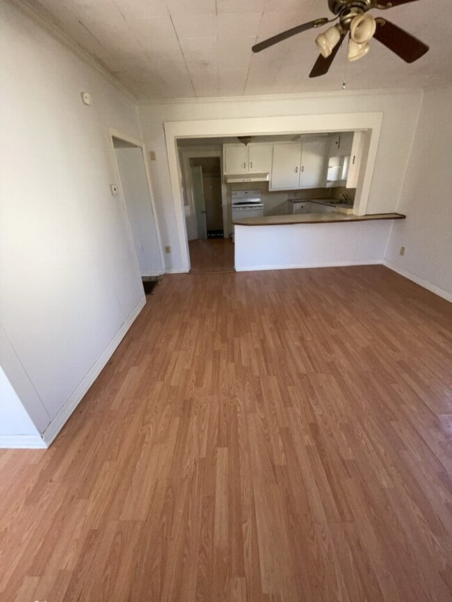 Building Photo - 117 Lewis St