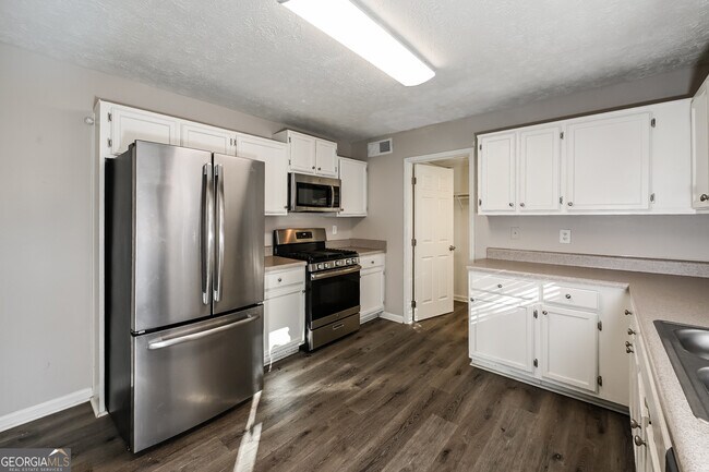 Building Photo - 5895 Brookside Dr SE