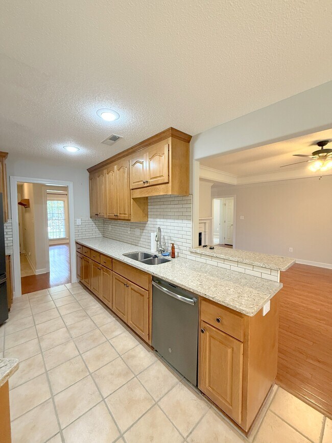 Building Photo - 238 Pebble Brook Dr