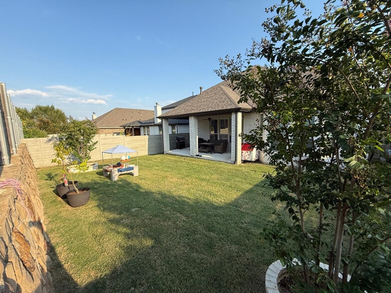 Building Photo - 1712 Homestead Way