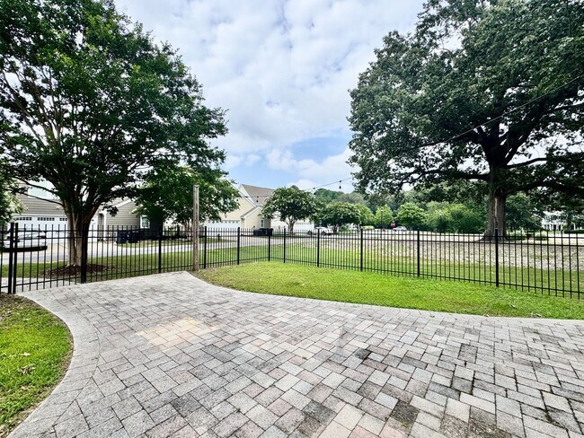 Building Photo - 5 Bedroom Ready NOW! Pet Friendly, Community Pool, Clubhouse, Fitness Center, Kayak Launch, Playg...