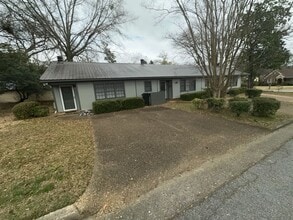 Building Photo - r1423a