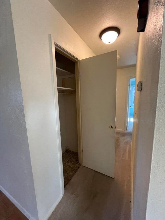 Building Photo - 4723 N Shore Dr