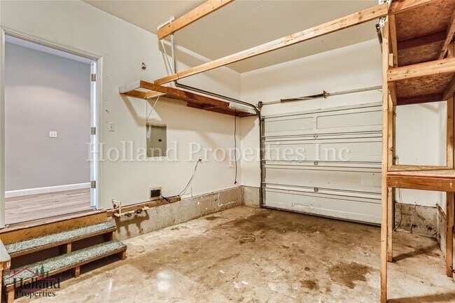 Building Photo - 3133 NE 13th Pl