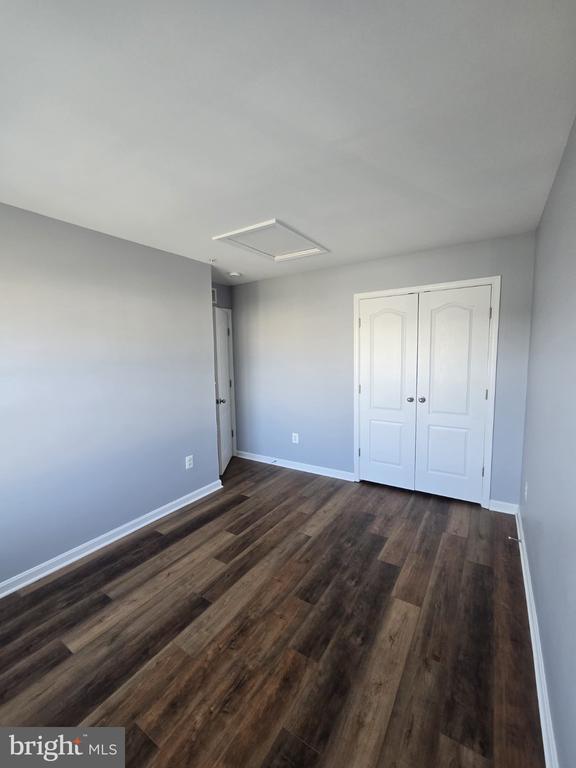 Building Photo - 7720 Village Park Dr