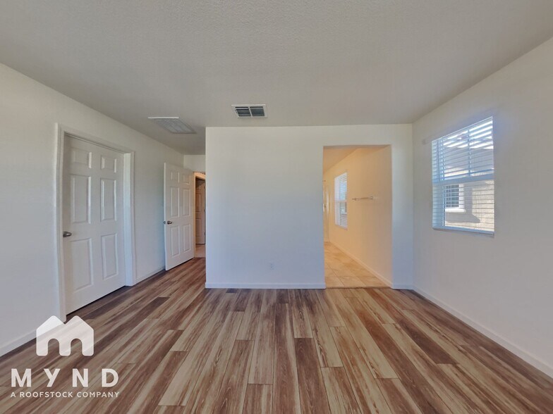 Building Photo - 7942 Pitcher St