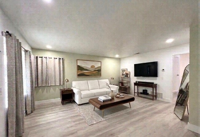 Building Photo - 9732 Pettswood Dr