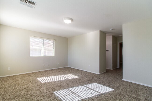 Building Photo - GORGEOUS 3BED 2.5 BATH HOME  NEAR CRIMSON/US60