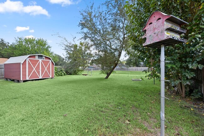 Building Photo - 2909 Livingston Dr