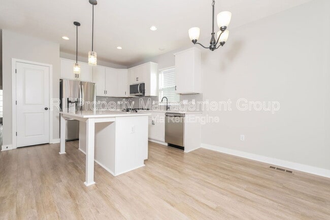 Building Photo - 6255 Callisburg Dr