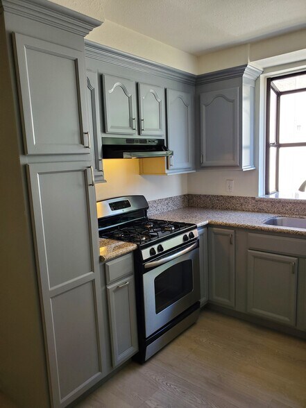 kitchen - 12330 Osborne St
