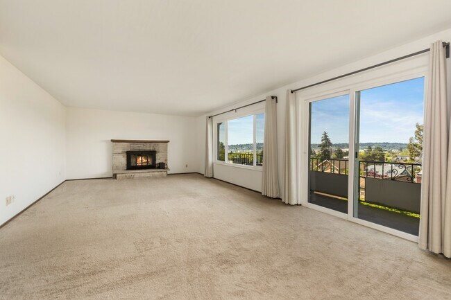 Building Photo - Charming 2BR/2BA Home with Private Balcony...
