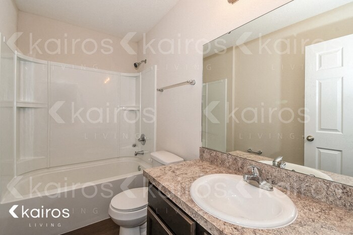 Building Photo - 1336 Lake Shore Blvd