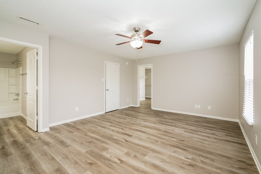 Building Photo - 6301 Monteo Ln
