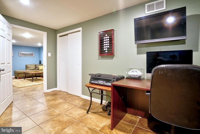 Building Photo - 111 Honey Locust Ct