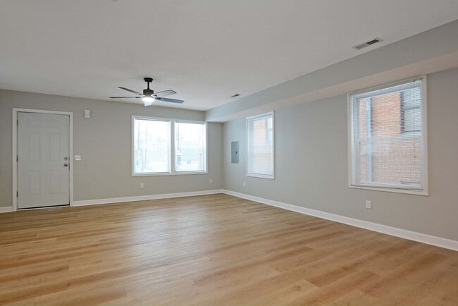 Building Photo - *Monthly Rental Discount Through Summer!* Renovated 5-BR, 2-BA