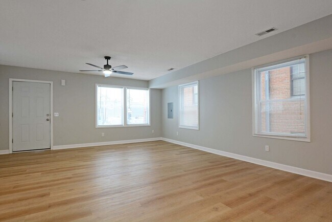 Building Photo - Renovated 5-BR, 2-BA Duplex by the U of M! *Summer Special*