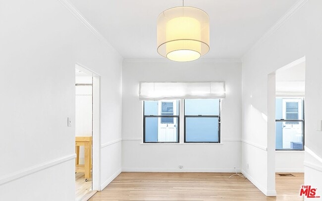 Building Photo - 1125 1/2 Glenville Dr