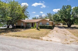 Building Photo - 1909 8th St