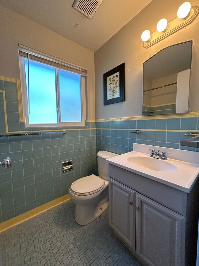 Building Photo - Dexter