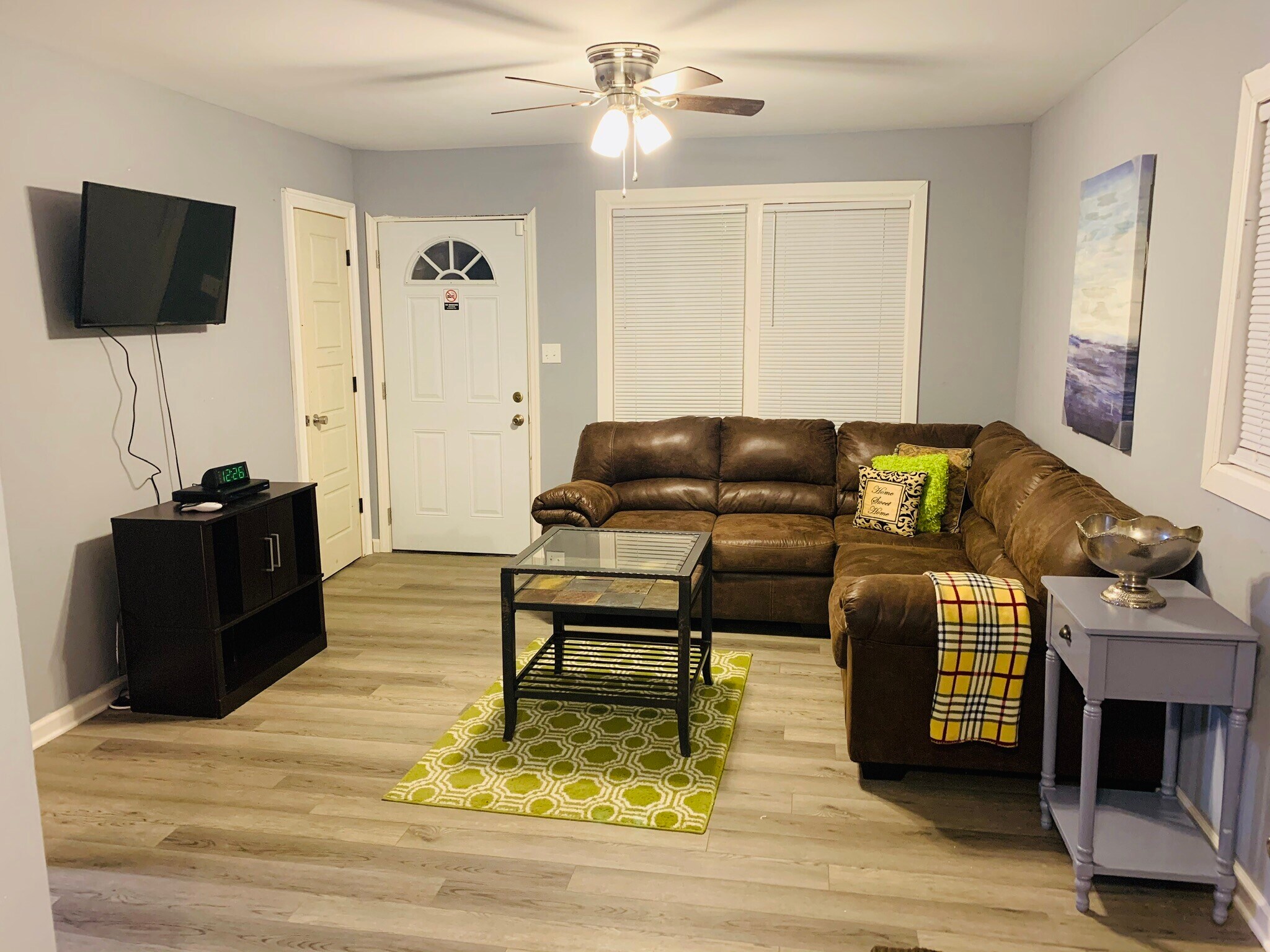 Living room - 533 Hinton St