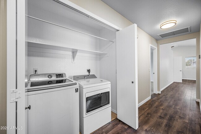 Building Photo - 4032 N 14th Pl