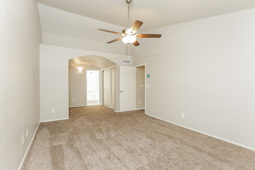 Building Photo - 4707 W Piute Ave