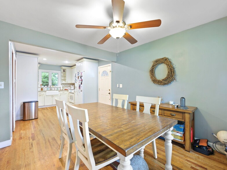 Building Photo - 1870 Briarlake Cir