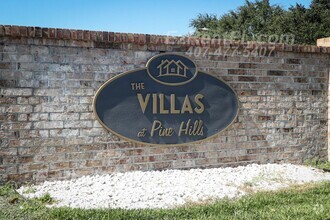 Building Photo - Villas at Pine Hills, a charming 2/2/1 com...