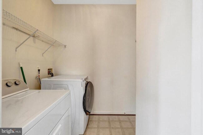 Building Photo - 9001 Merlot Ct